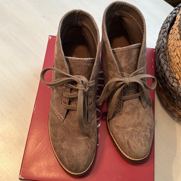 Merona Agatha suede heeled bootie EUC - Picture 3 of 7